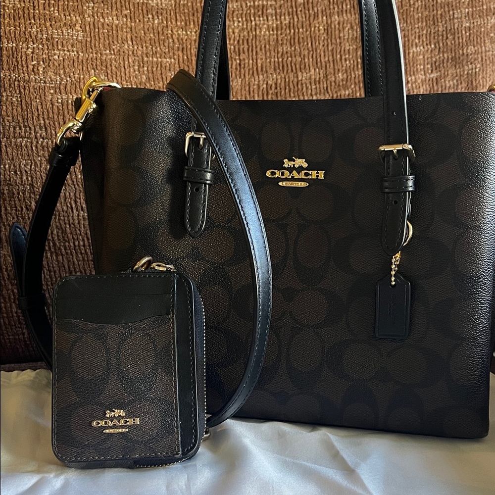 EUC Coach Mollie 25 tote with matching zip around wallet/coin purse.